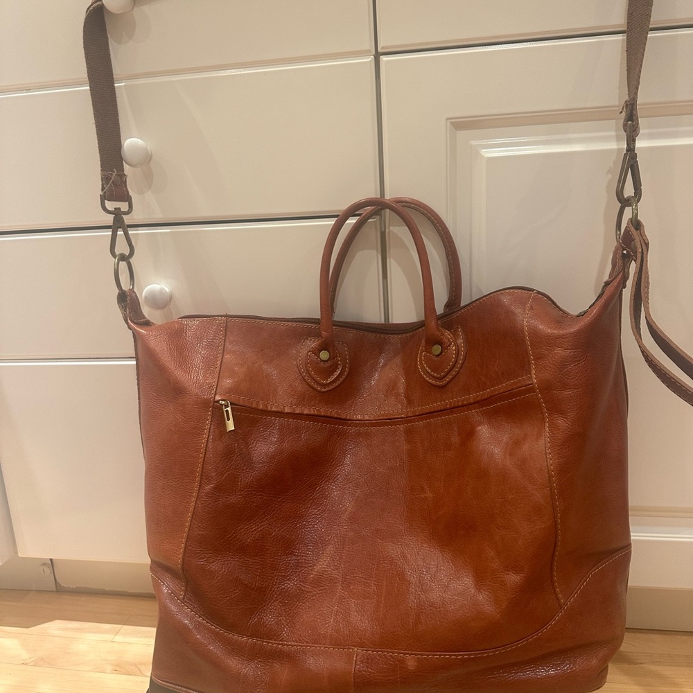 Elegant Brown Leather Travel Bag